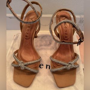 Vicenza heels Sz 7 New
